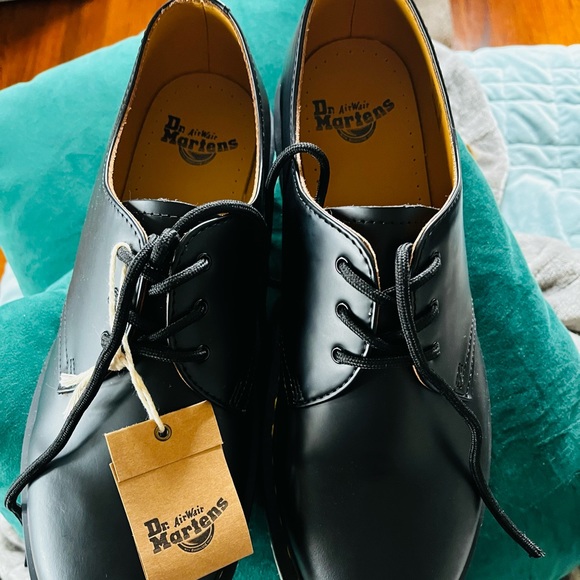 Mens size 11 smooth leather Dr.Martens - Picture 2 of 7